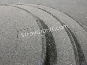 полукруглые ступени из гранита